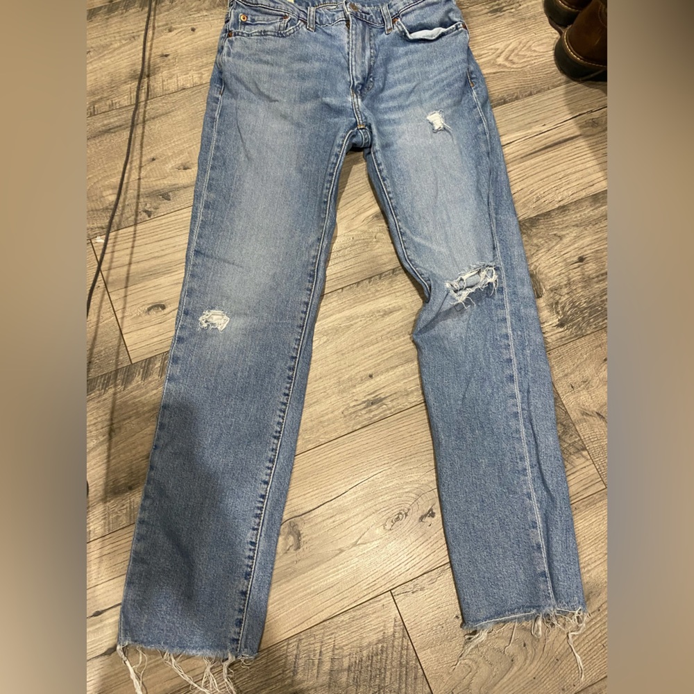 SOLD 🚨LEVIS PREMIUM JEANS
